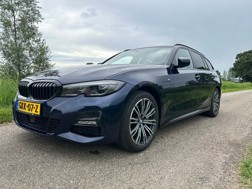 BMW 330e Touring M Sport — HUD, Pano, Harman Kardon, LASER, Auto's, Automaat, 1998 cc, Achterwielaandrijving, 4 cilinders