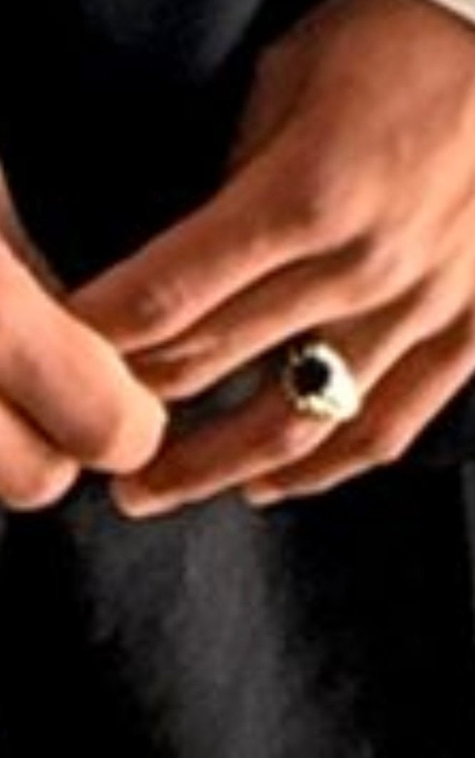 Verloren ! ring met grote aparte zwarte steen, Ophalen of Verzenden, 17 tot 18, Zilver, Dame