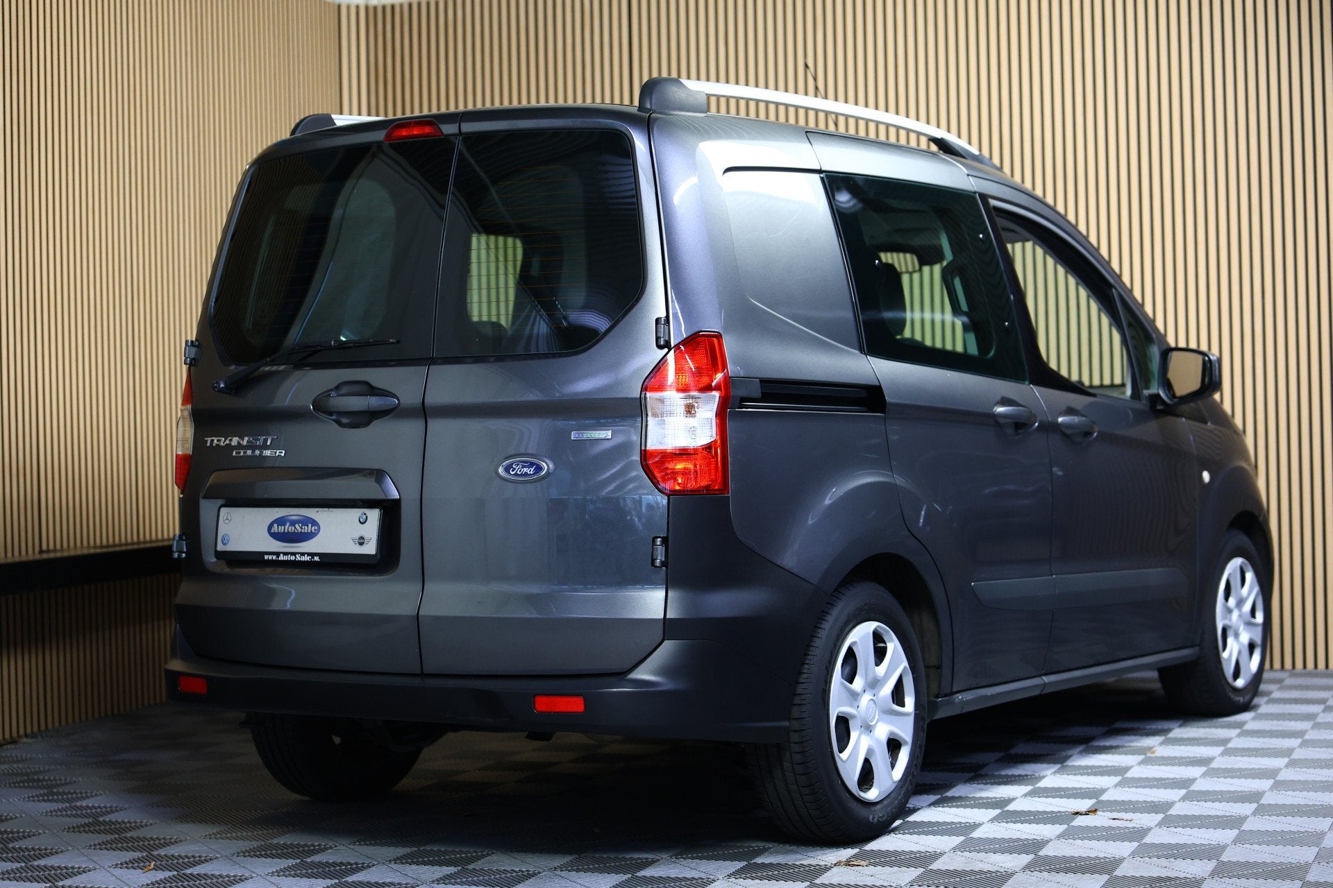Ford Tourneo Courier 1.0 Titanium 1eEIG! BT NAVI CAMERA DAB, Voorwielaandrijving, Gebruikt, Zwart, Origineel Nederlands