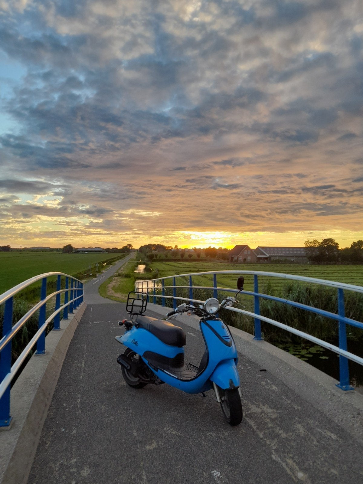 Blauwe Scooter - Goed Onderhouden, Fietsen en Brommers, Snorfietsen en Snorscooters, Ophalen, Gebruikt, SYM, Benzine