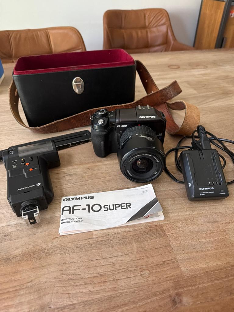 Olympus E-300 Spiegelreflexcamera met accessoires, Gebruikt, Spiegelreflex, Ophalen of Verzenden, Olympus