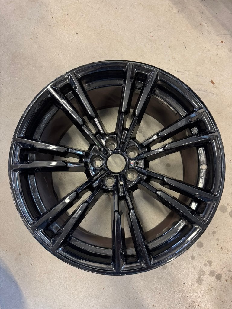 Twee zwarte velgen BMW F90 M5, Auto-onderdelen, Ophalen, Gebruikt, Velg(en), All Season