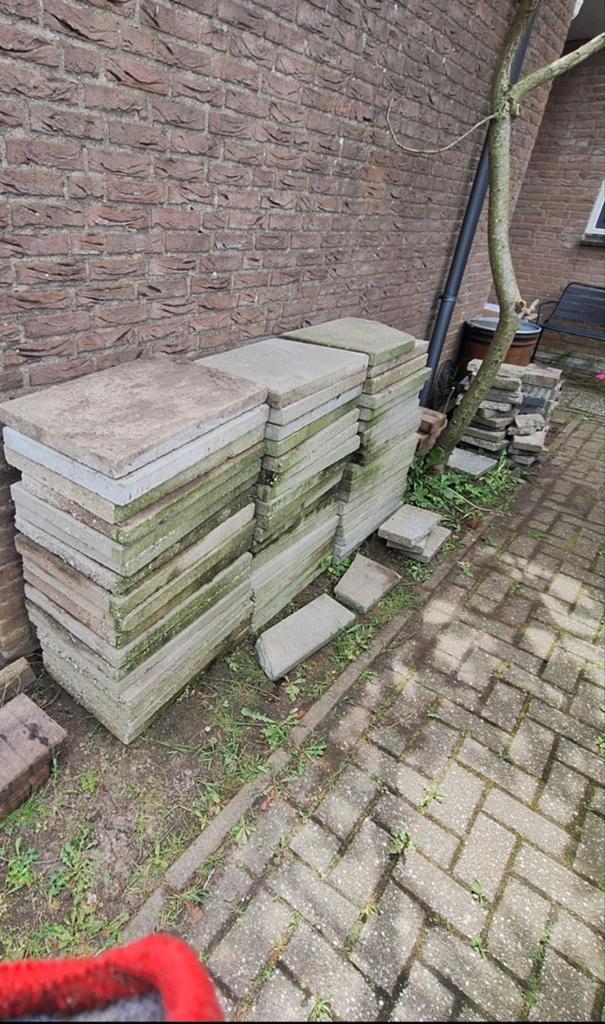 Gratis tegels en klinkers voor parkeerplaats of tuin, Tuin en Terras, Ophalen, Gebruikt, Klinkers, 10 m² of meer