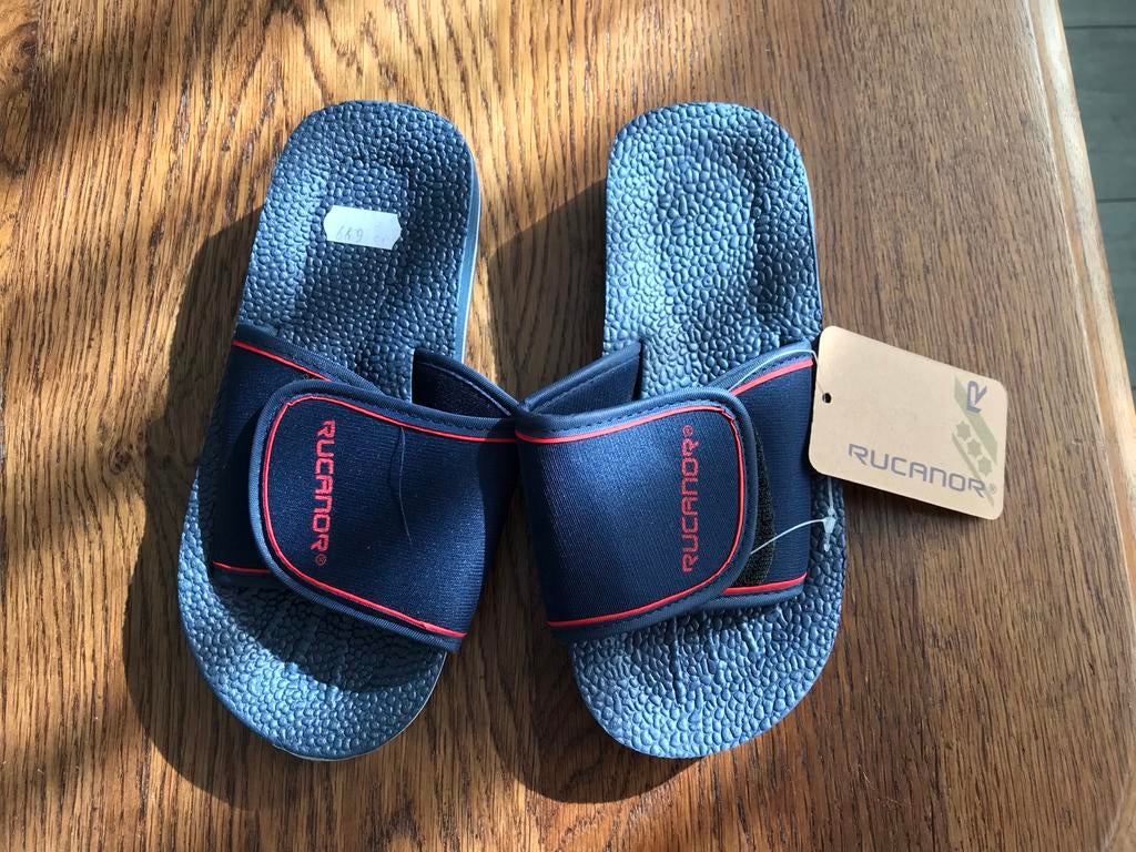 Rucanor slippers Navy/rood maat 32, Jongen of Meisje, Overige typen, Nieuw, Ophalen of Verzenden