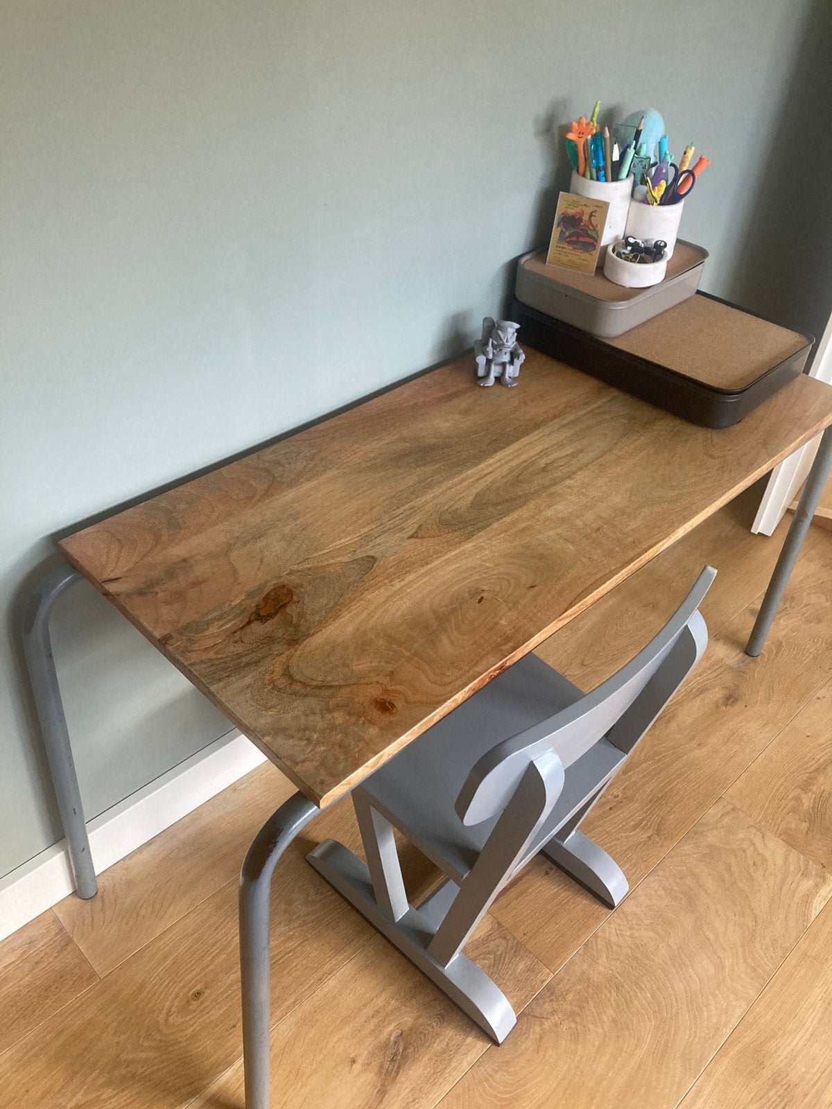 Kidsdepot peuter bureau, Kinderen en Baby's, Kinderkamer | Tafels en Stoelen, Ophalen, Zo goed als nieuw, Tafel(s) en Stoel(en)