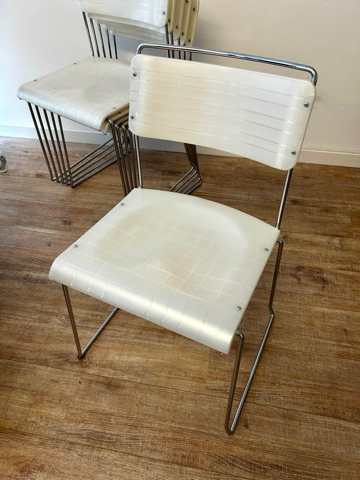 Mooie, stevige, opstapelbare Italiaanse design stoel, Huis en Inrichting, Ophalen, Kunststof, Gebruikt, Wit