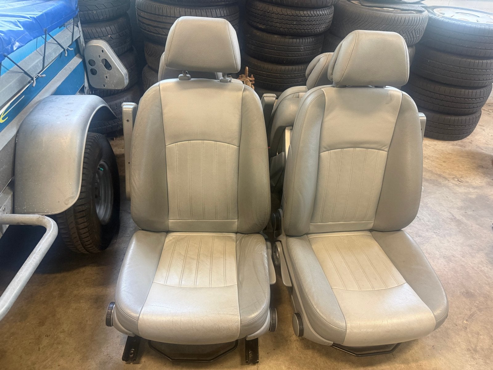 Set van 2 Mercedes-Benz Viano W639 voorstoelen, Auto-onderdelen, Interieur en Bekleding, Ophalen of Verzenden, Gebruikt, Mercedes-Benz