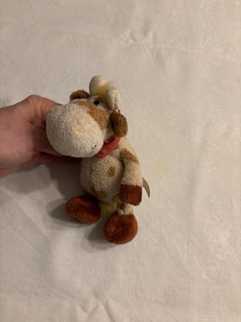 NICI Schattige knuffel koe Farm Friends met rode halsband, Ophalen of Verzenden, Zo goed als nieuw, Koe