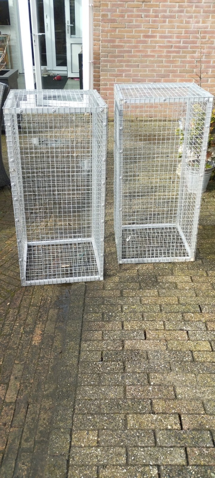 2 alluminium kooitjes samen 40 euro, Dieren en Toebehoren, Vogels | Hokken en Kooien, Ophalen, Zo goed als nieuw, Overige materialen
