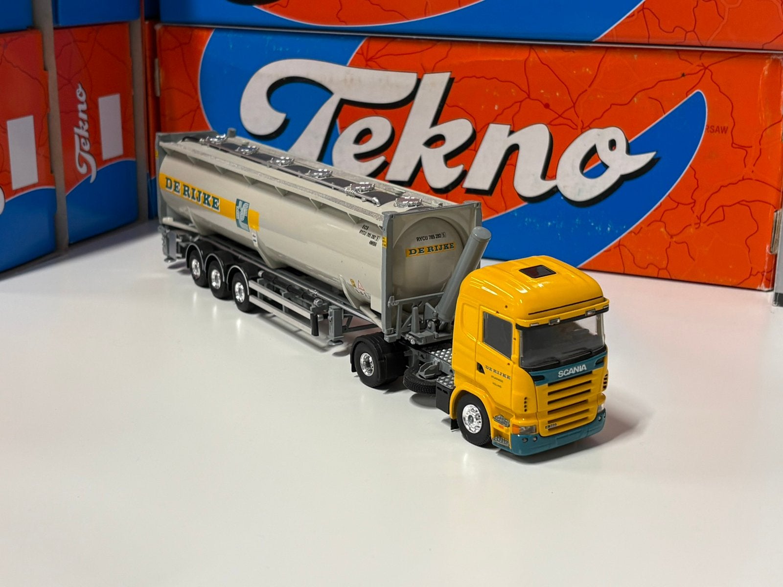 Tekno de rijke, Ophalen of Verzenden, Zo goed als nieuw, Bus of Vrachtwagen, Tekno