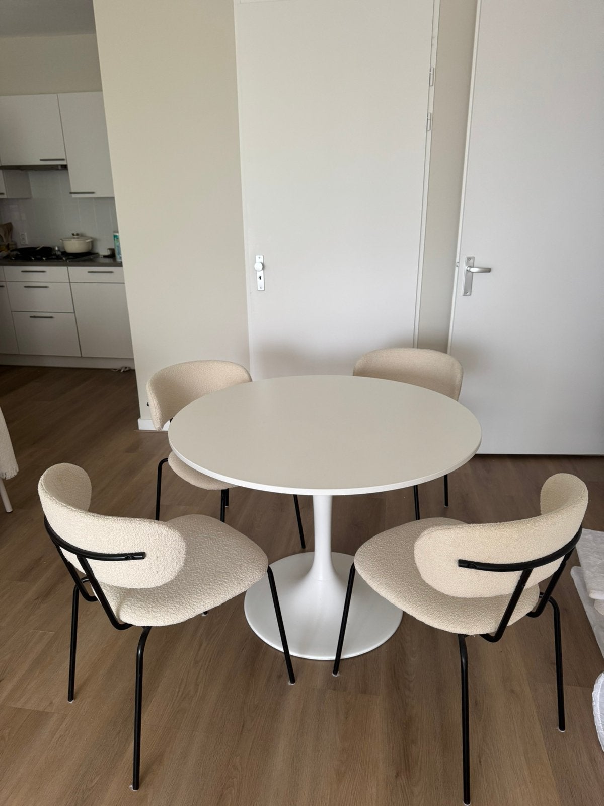 Eettafelstoelen kwantum bolzano teddy creme, Ophalen of Verzenden, Zo goed als nieuw, Rond, 50 tot 100 cm