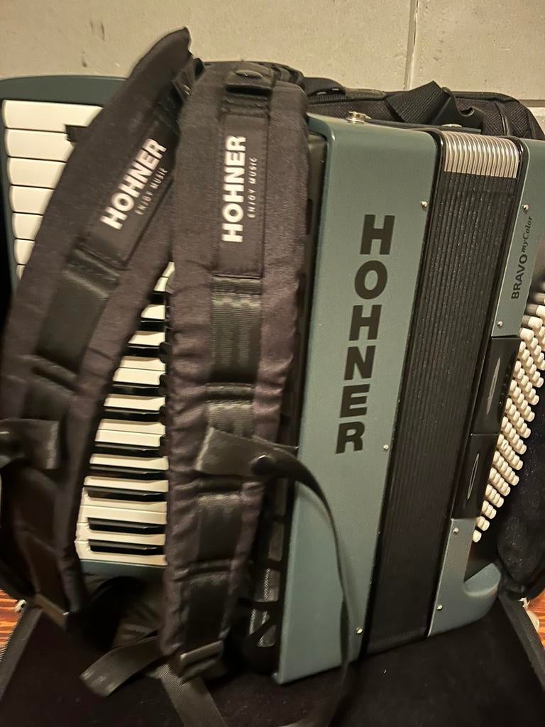 Hohner My Color III 72 Bravo, Muziek en Instrumenten, Accordeons, 72-bas, Hohner, Met koffer, Nieuw
