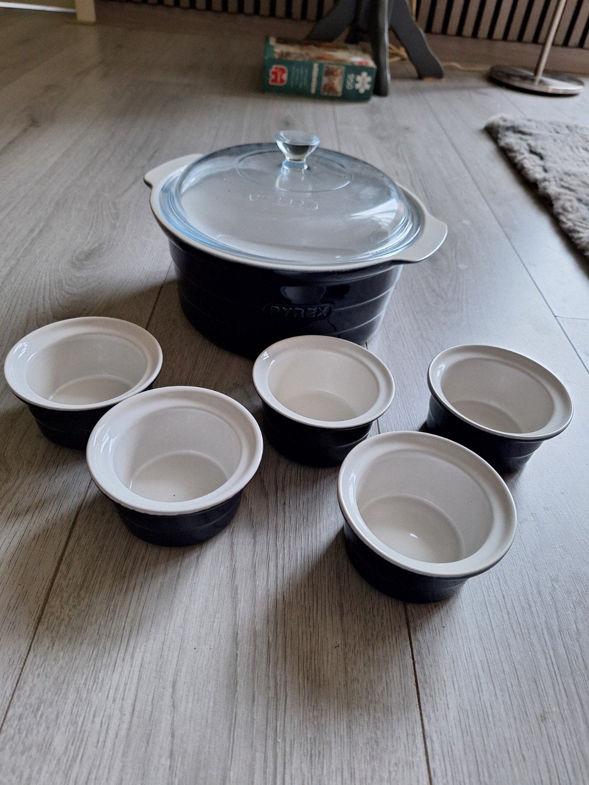 Pyrex schaal met kleine schaaltjes, Antiek en Kunst, Ophalen of Verzenden