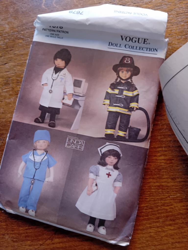 Vogue Naaipatroon 7678 - Poppenkleding Beroepen, Ophalen of Verzenden, Nieuw, Overige typen, Overige merken