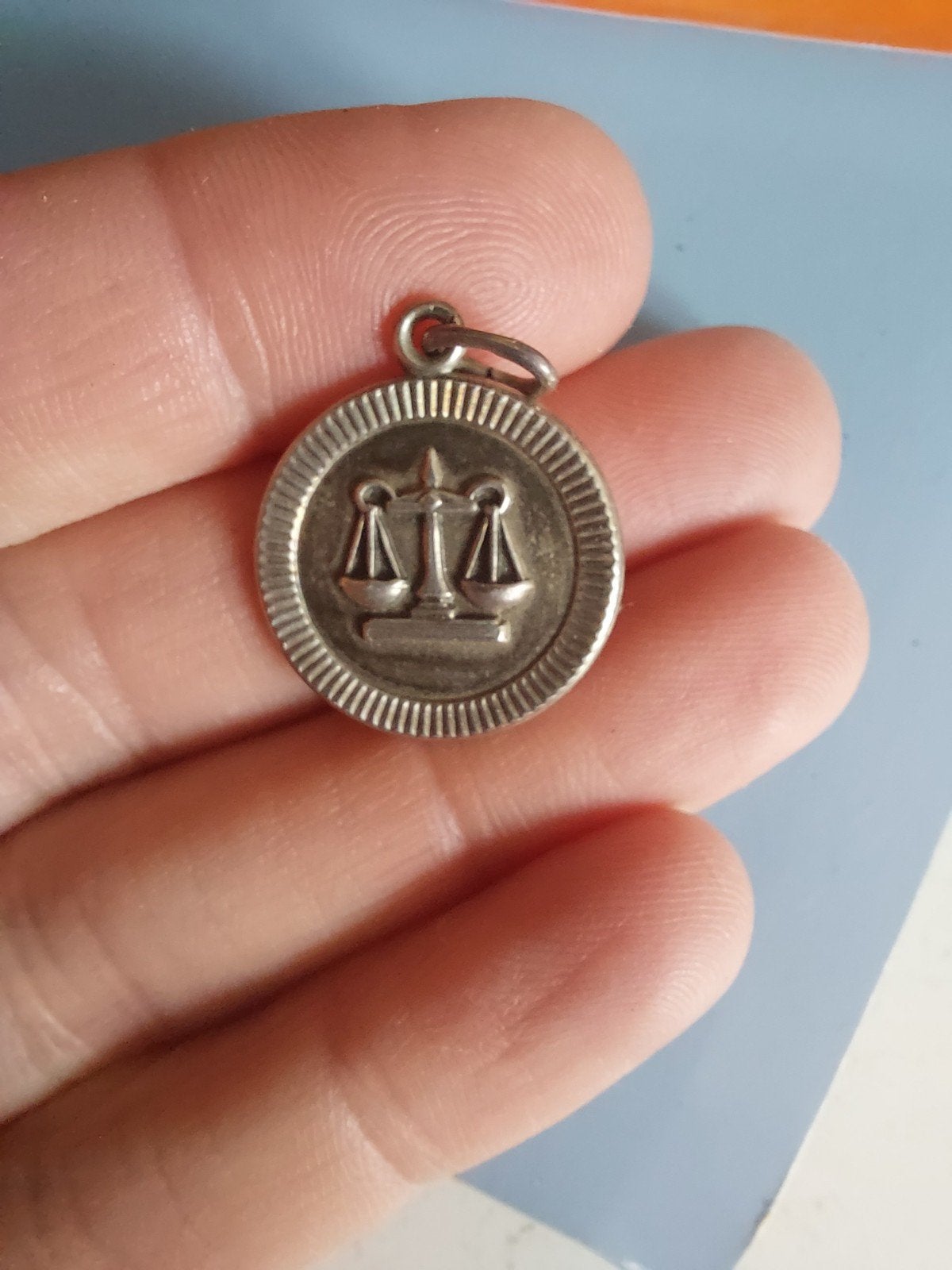 Hanger Weegschaal zilver, Ophalen of Verzenden, Zilver, Zilver, Overige voorstellingen