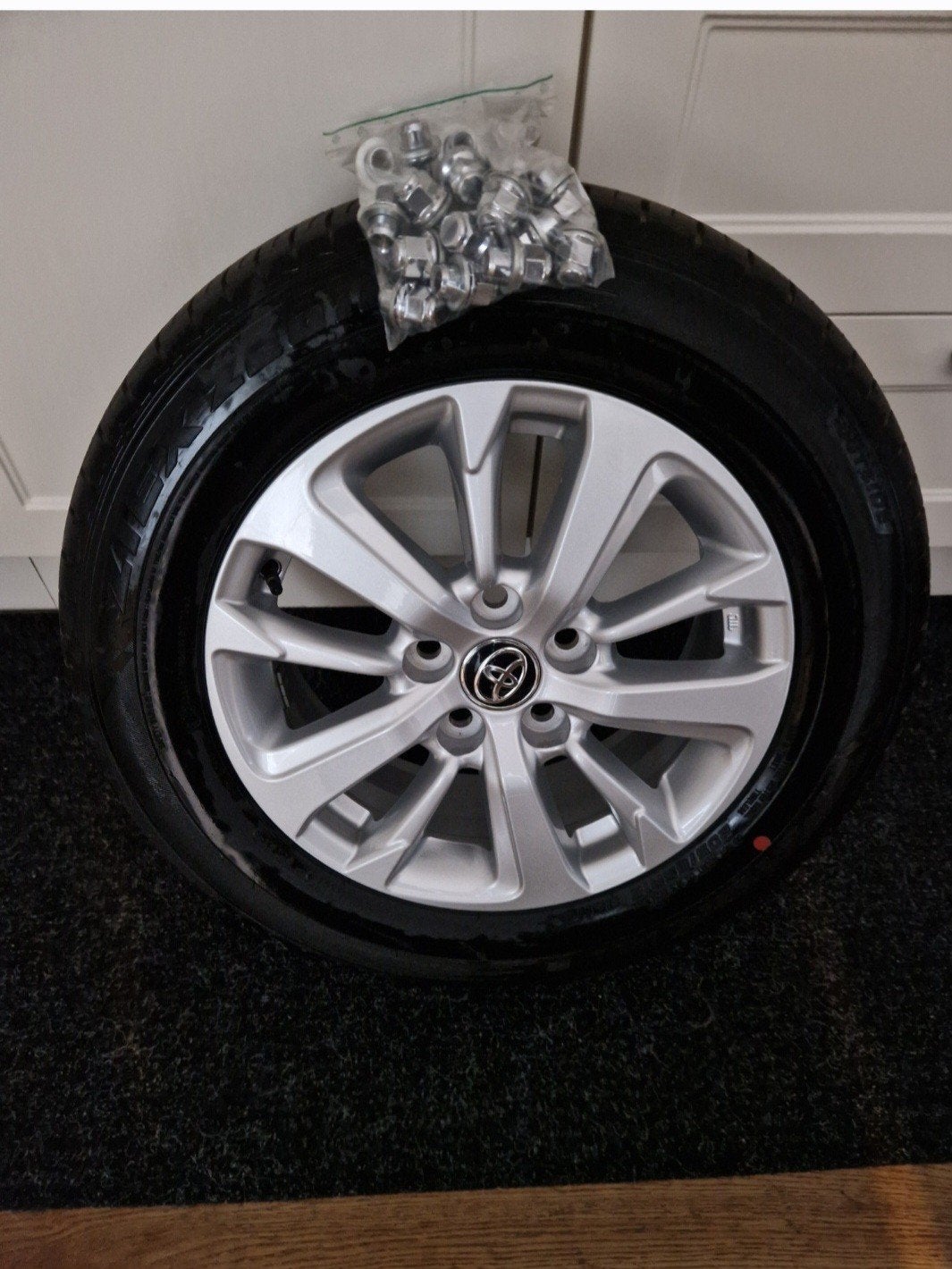 Toyota lichtmetalen velgen plus banden, Ophalen, Bestelwagen, 16 inch, 205 mm