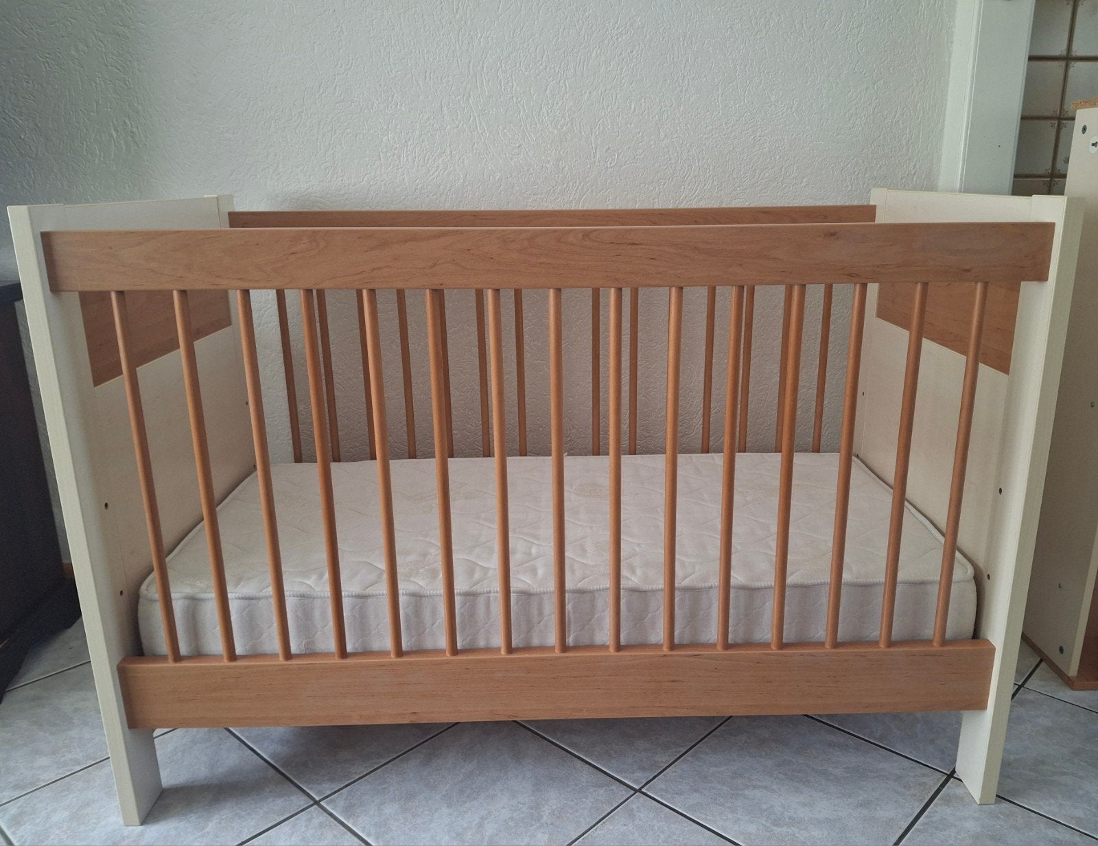 Babybedje met matras en commode, Gebruikt, 70 tot 85 cm, 140 tot 160 cm, Ophalen
