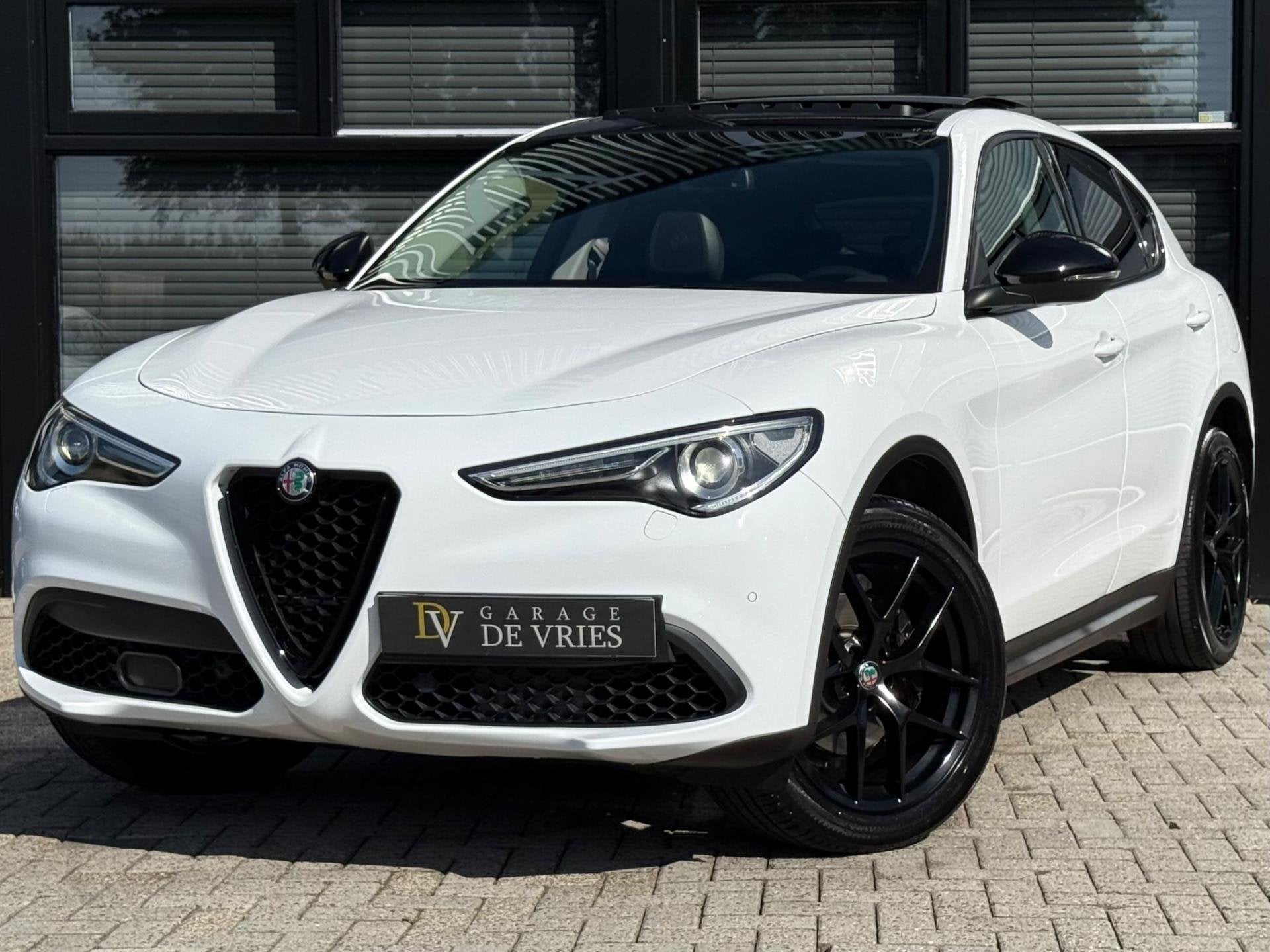 Alfa Romeo Stelvio 2.0 T 280pk AWD Q4 Veloce Panoramadak Bla, Auto's, Automaat, Dealer onderhouden, Zwart, 4 cilinders