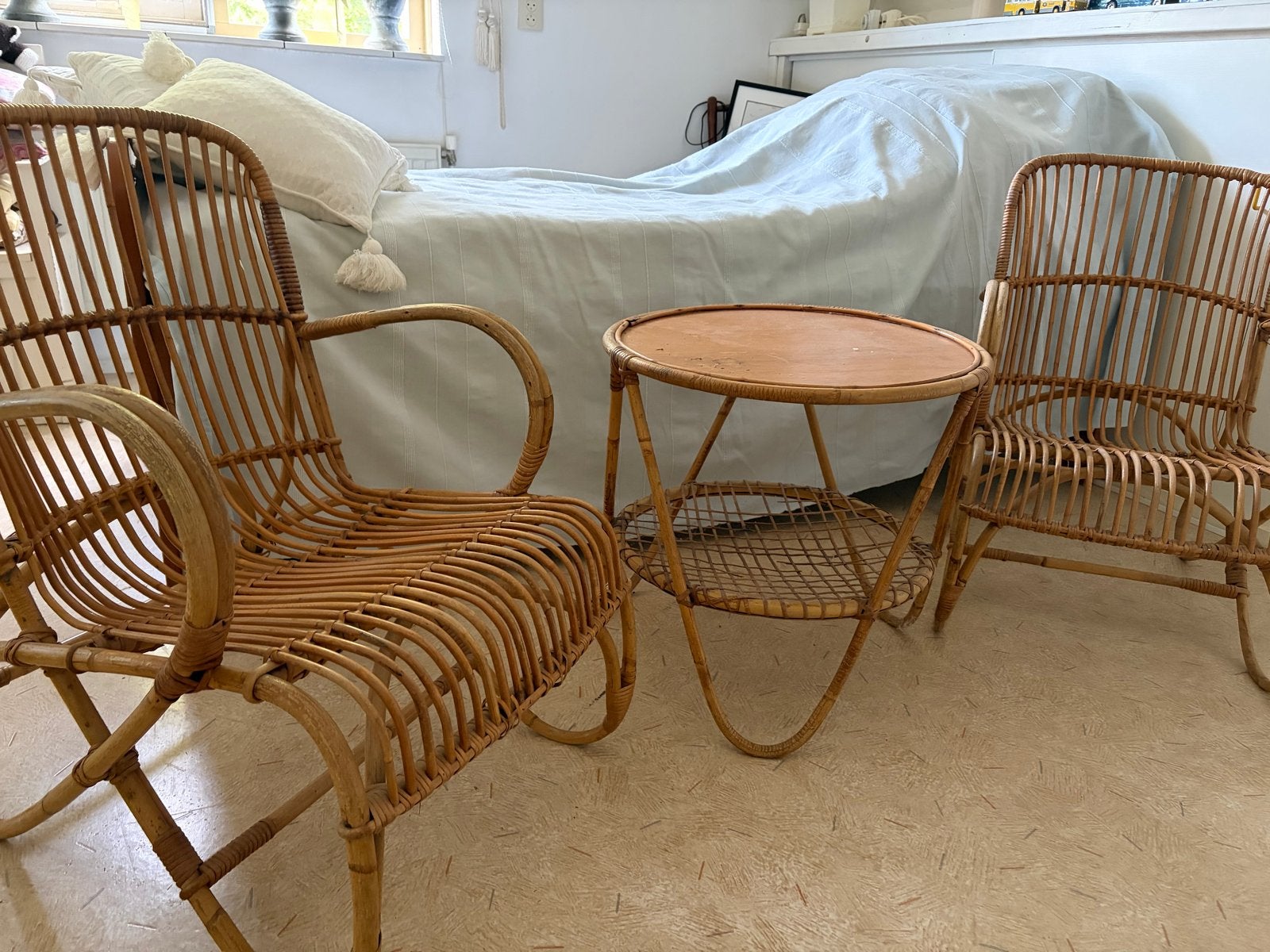 Vintage rotan stoelen met  bijzettafel met houten blad, Antiek en Kunst, Antiek | Meubels | Stoelen en Banken, Ophalen
