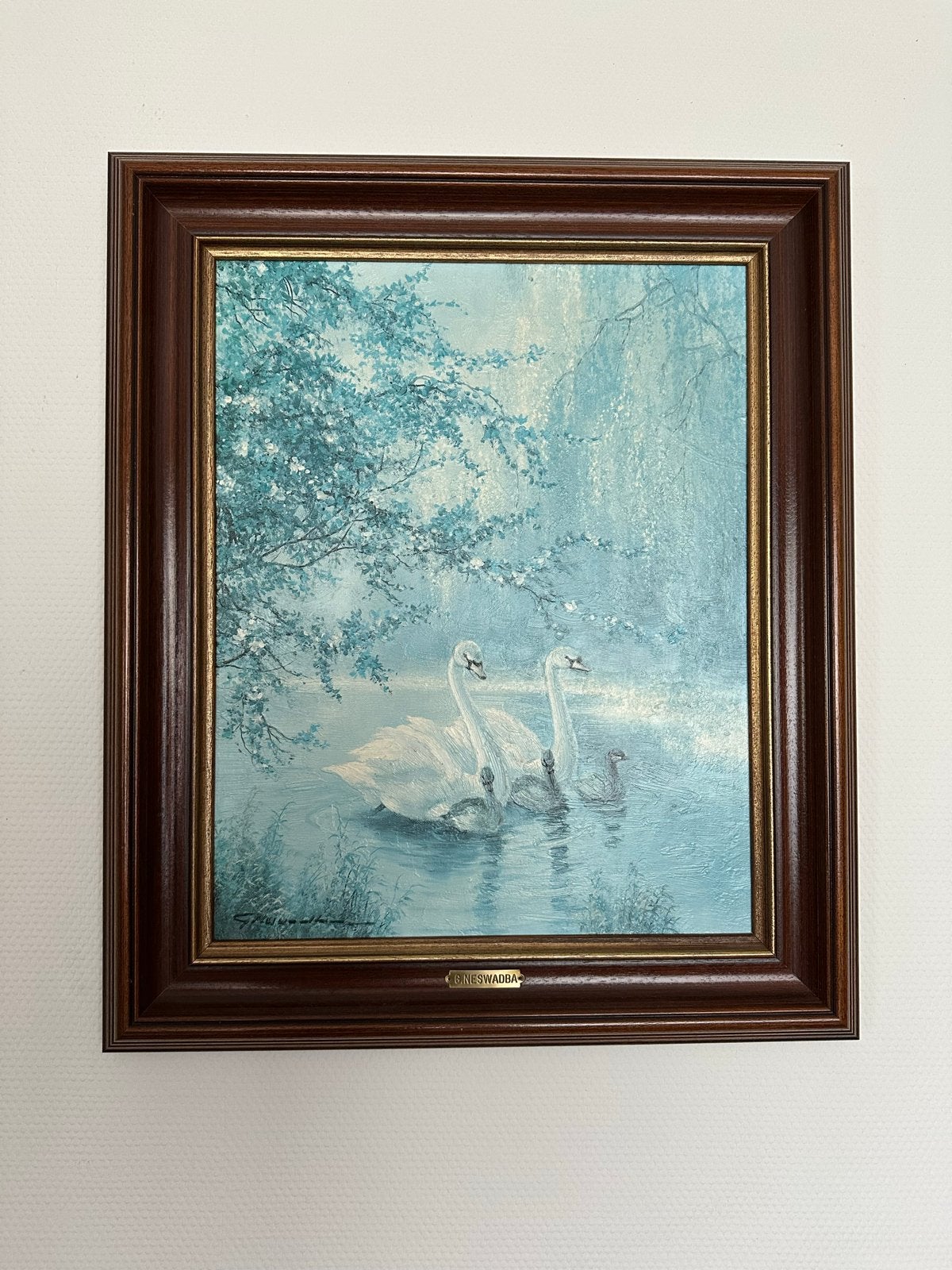 Schilderij Zwanenfamilie aan het water - G. Neswadba, Ophalen, Doek, Realistisch, Dieren