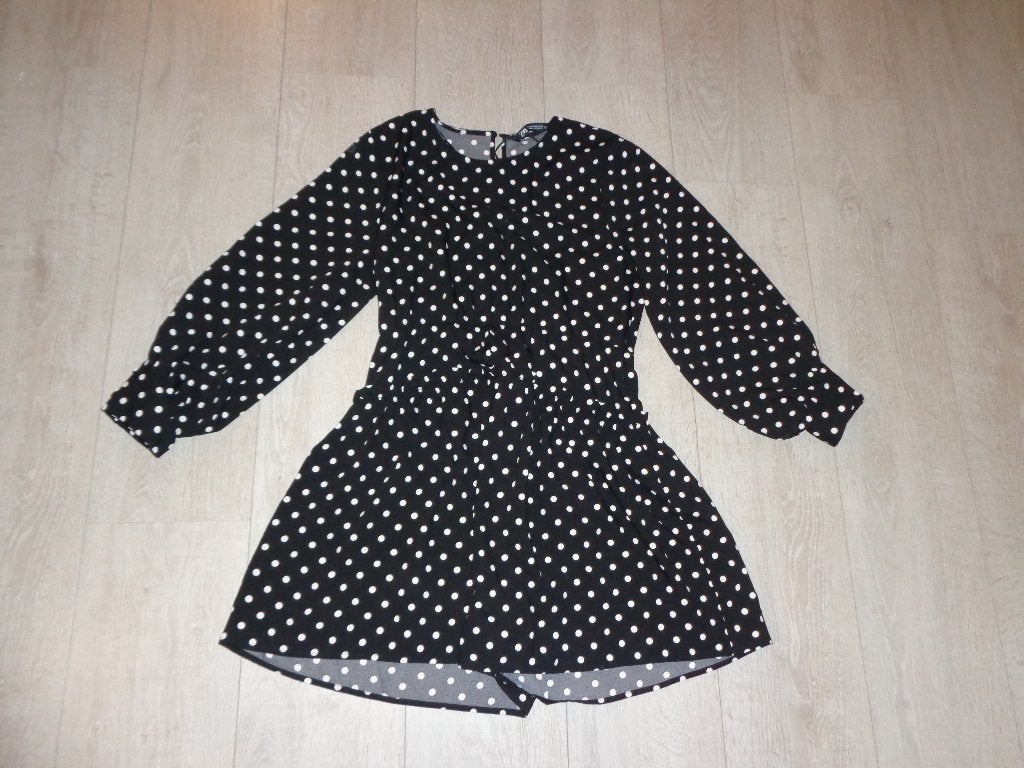 zwart/wit stippen jurk van ZARA, maat M, Kleding | Dames, Jurken, Maat 38/40 (M), Zwart, Ophalen of Verzenden, Zo goed als nieuw