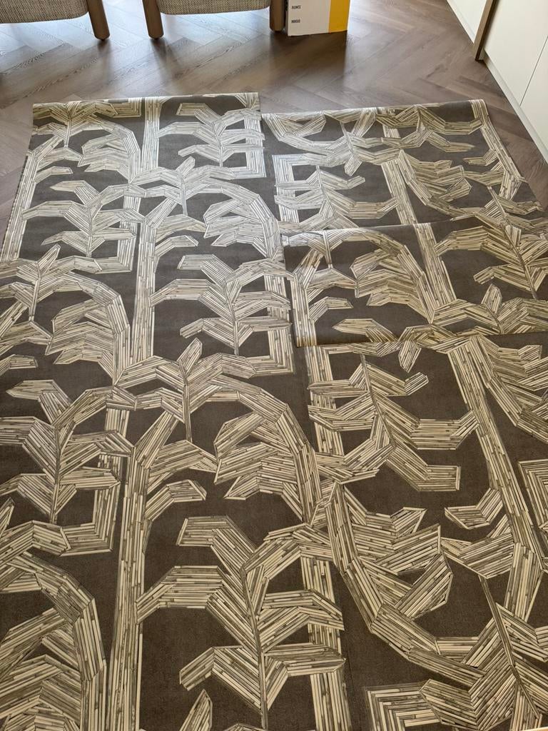 GEZOCHT: reststuk van ARTE KAILUA BEHANG CHARCOAL 81503, Huis en Inrichting, Ophalen of Verzenden, Minder dan 10 m²