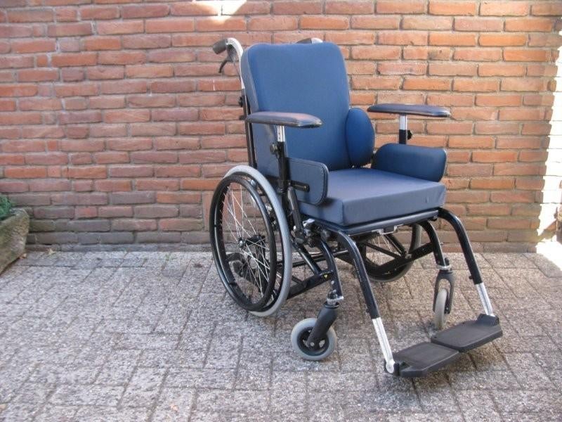 Revab cando life comfort rolstoel de stoel is kantelbaar, Diversen, Rolstoelen, Ophalen, Zo goed als nieuw, Duwrolstoel