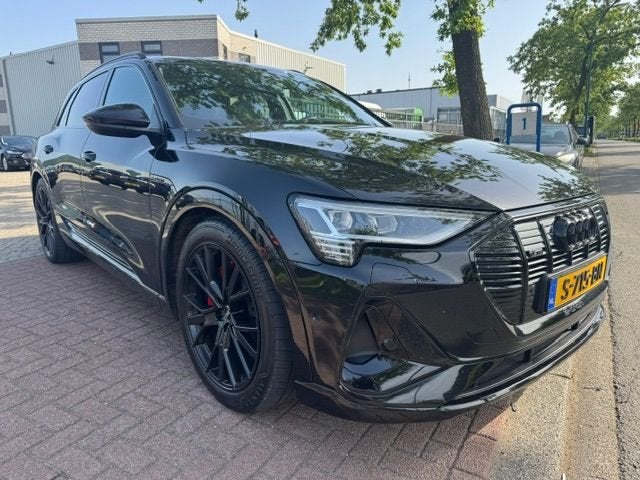 Audi e-tron 55 Quattro 408pk S Edition 95 kWh SOH 90,8% Zeer, Auto's, 131 €/maand, Zwart, Leder en Stof, Zwart