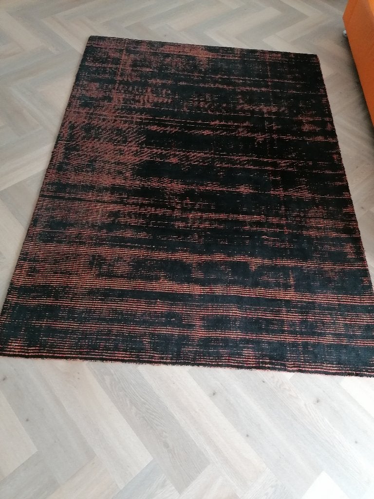 vloerkleed in oranje met zwart, Huis en Inrichting, Ophalen, Zwart, 200 cm of meer, Zo goed als nieuw