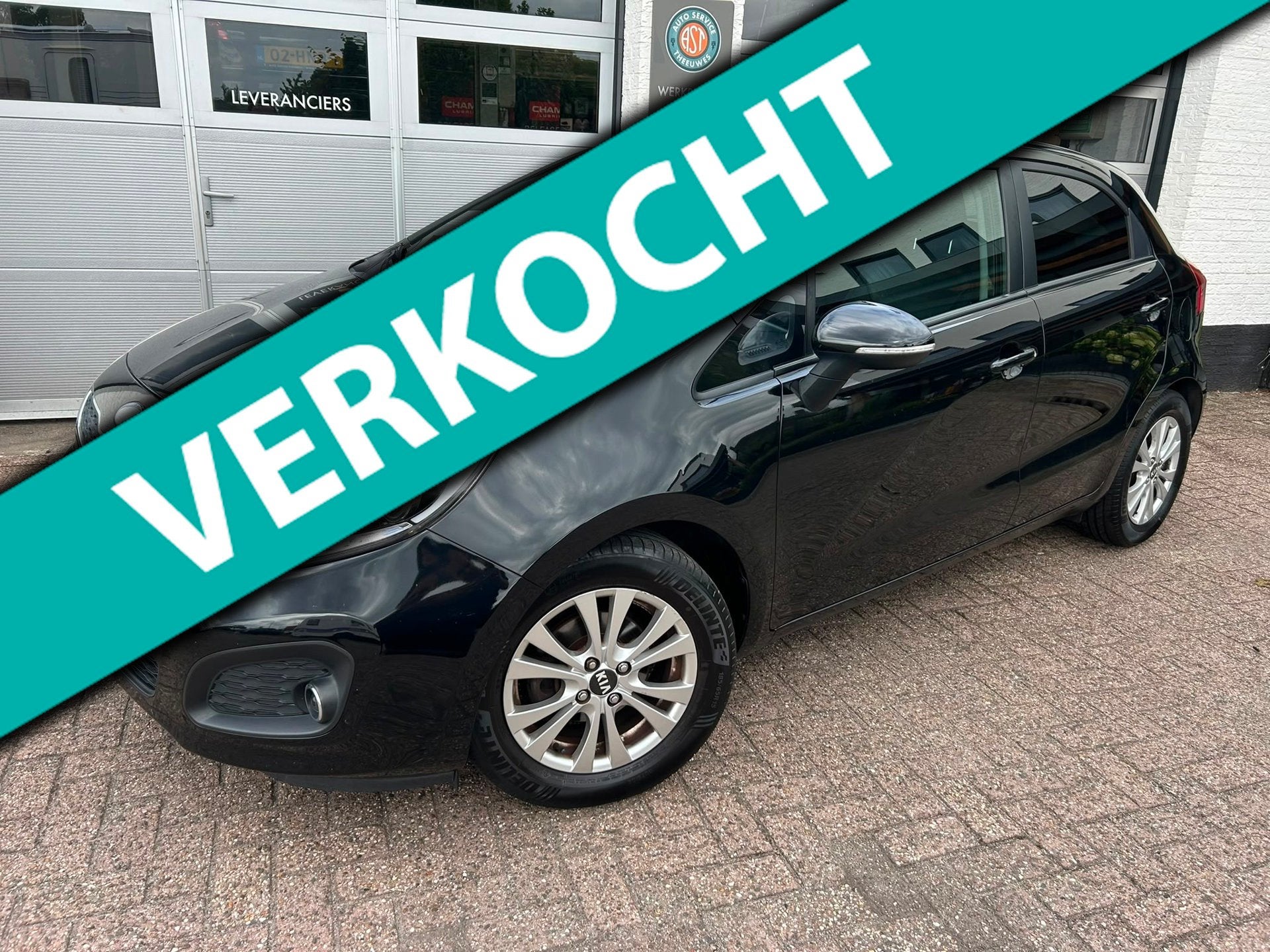 Kia Rio 1.2 CVVT World Cup Edition NAP|LEER|PDC|CRUISE, Auto's, Zwart, 4 cilinders, Elektrische ramen, Zwart