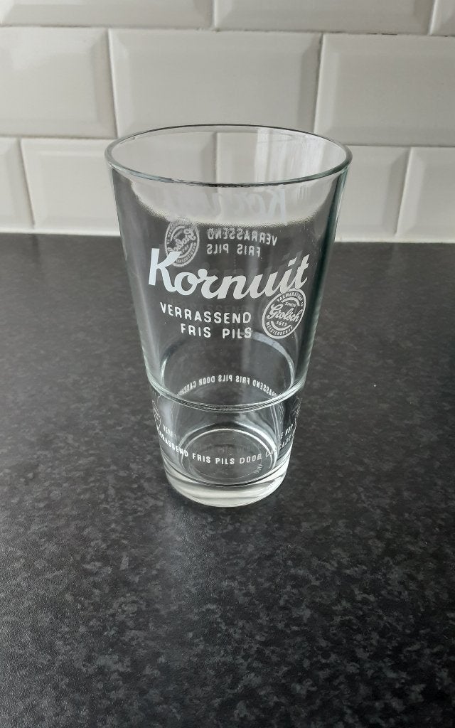 KORNUIT glas, witte letters, Verzamelen, Ophalen of Verzenden, Zo goed als nieuw, Glas of Glazen, Overige merken