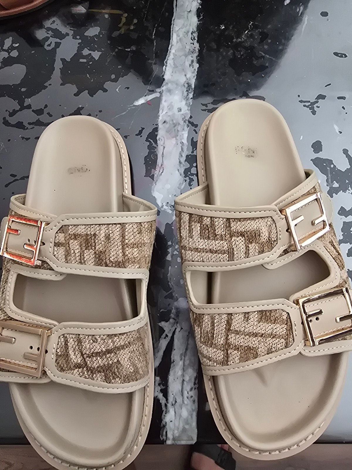 Mooie leren slippers mt 40, Ophalen of Verzenden