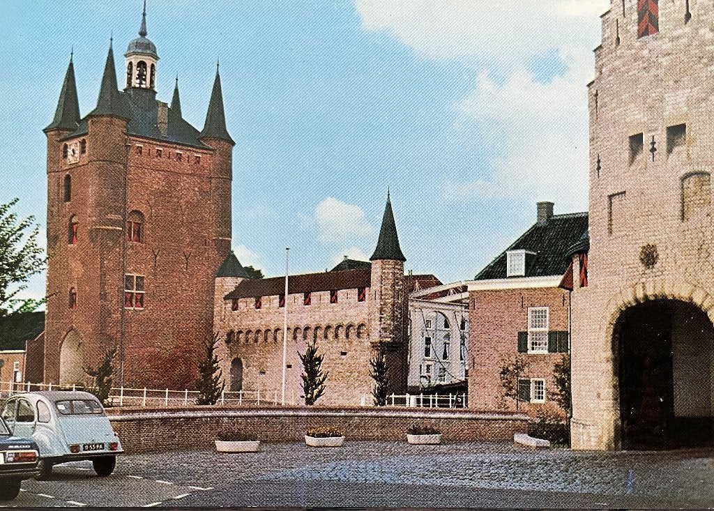 Ansichtkaart: Zierikzee - Noord en Zuidhavenpoort, Ophalen of Verzenden, 1960 tot 1980, Ongelopen, Zeeland