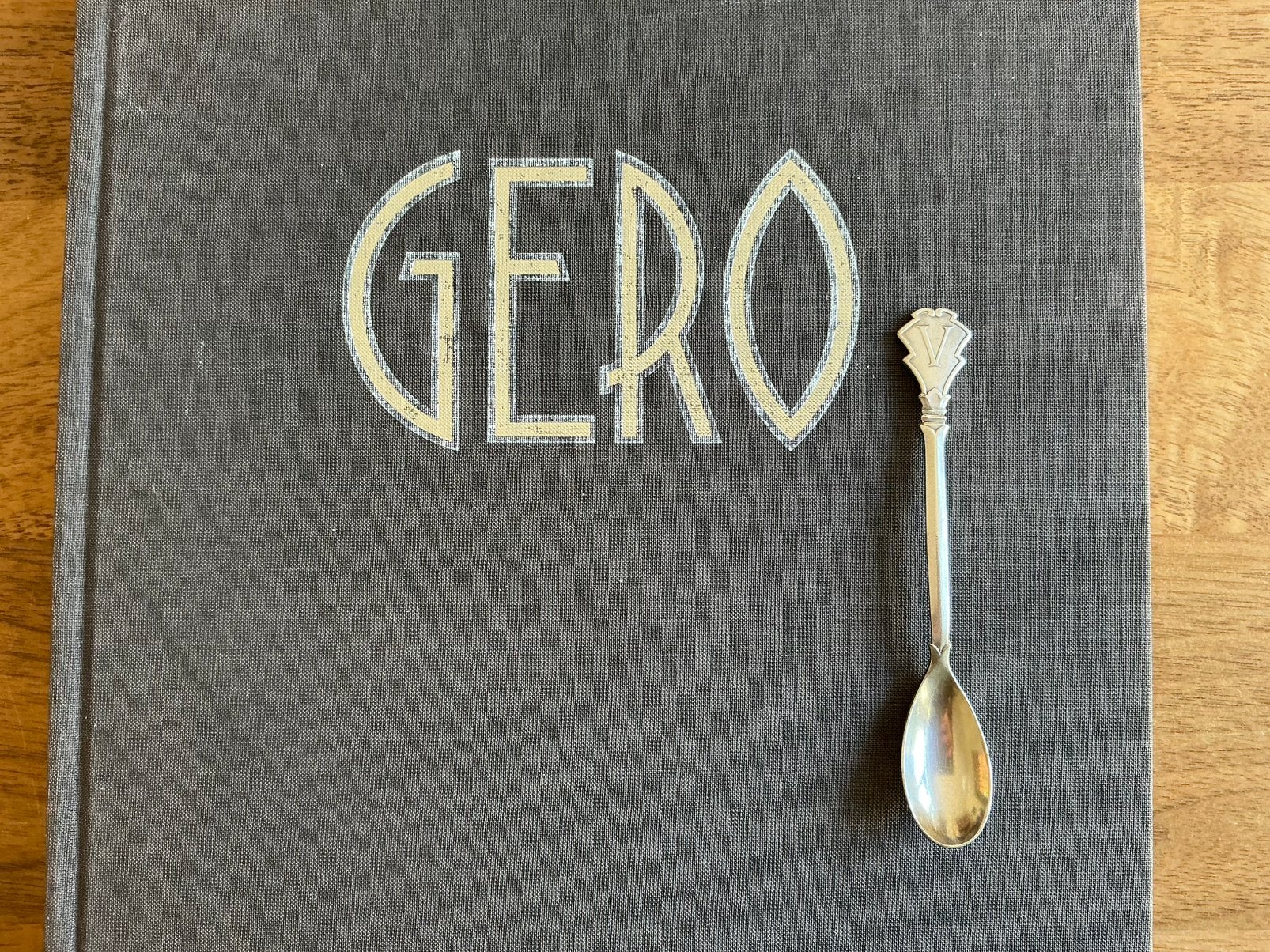Gero 90 verzilverd letterlepeltje - letter V - Georg Nilsson, Antiek en Kunst, Antiek | Bestek, Ophalen of Verzenden