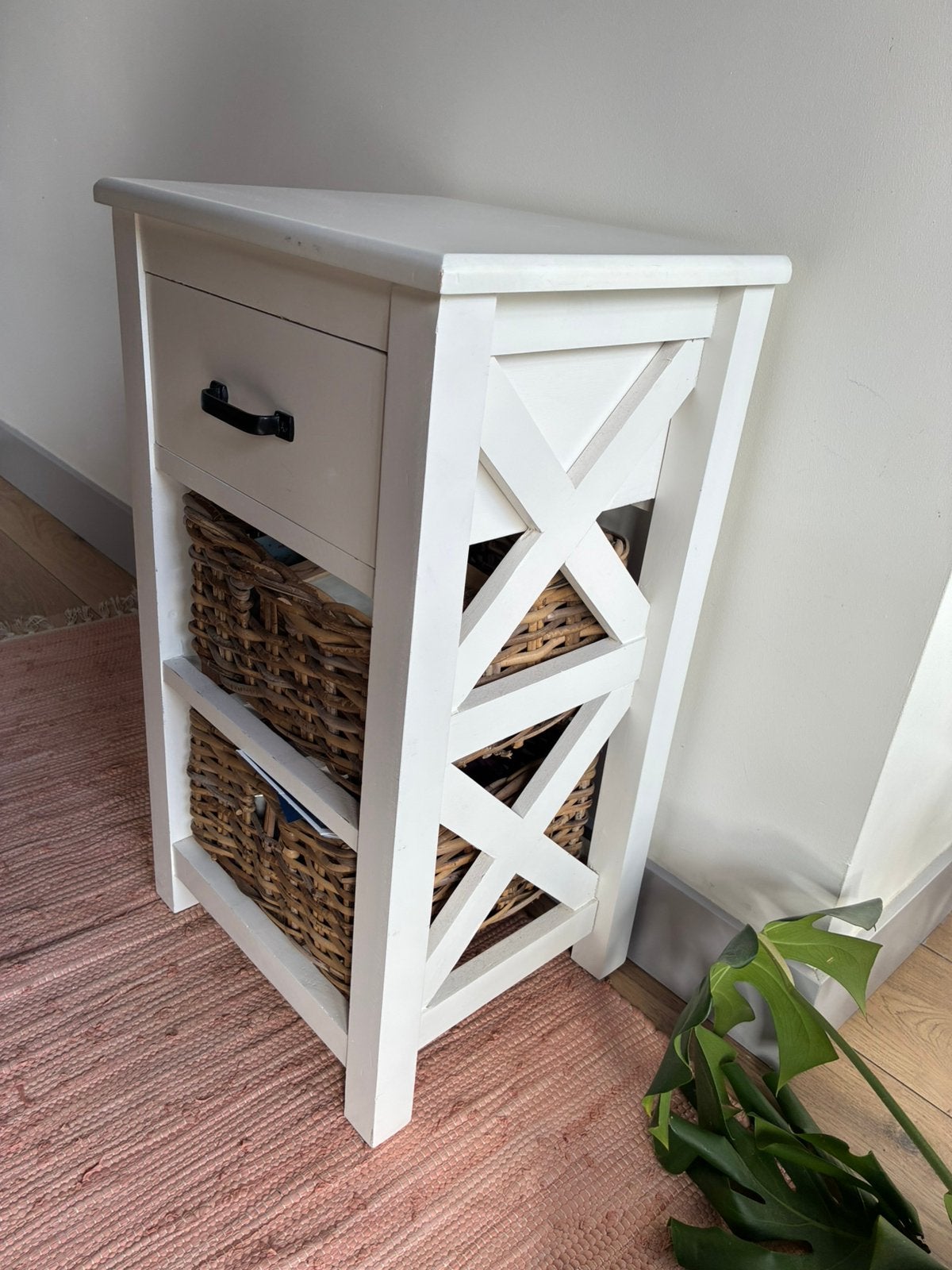 White wooden Bedside Table with drawer and 2 baskets, Huis en Inrichting, Ophalen, Minder dan 45 cm, 55 tot 70 cm, Zo goed als nieuw