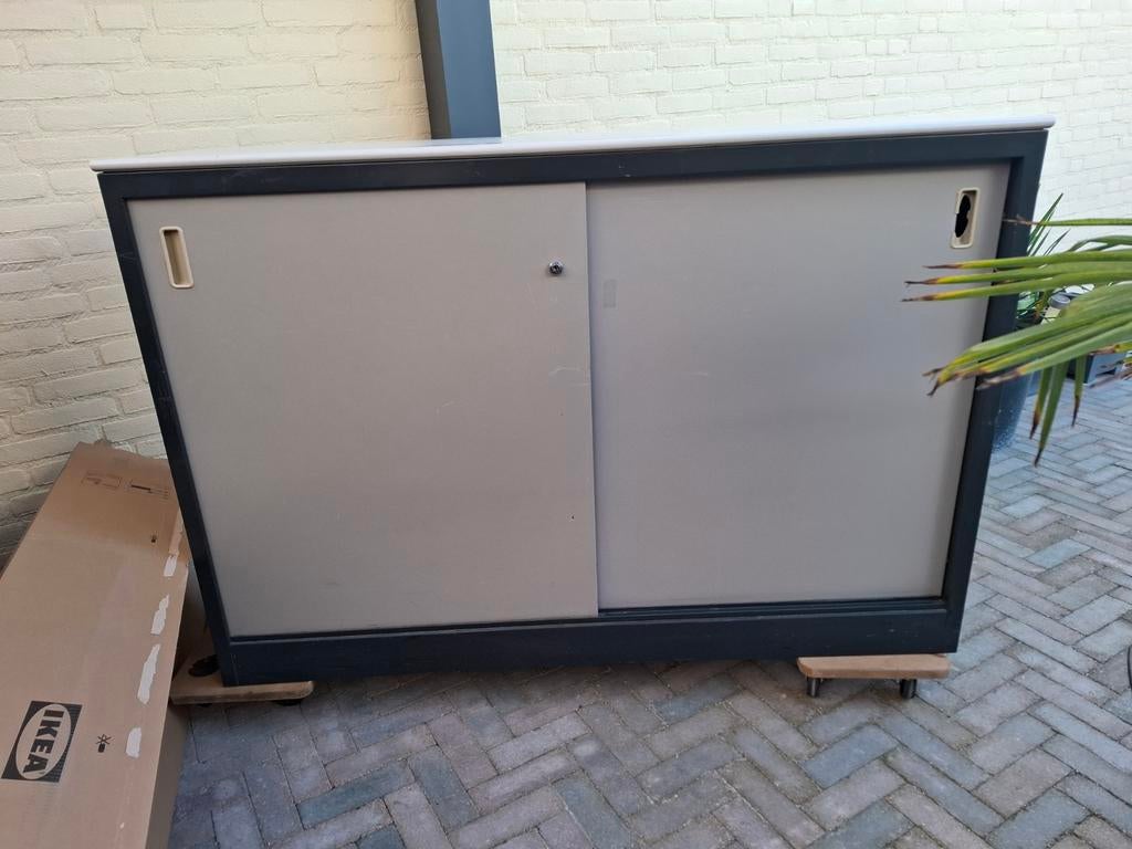 Metalen archiefkast met schuifdeuren, Huis en Inrichting, Kasten | Roldeurkasten en Archiefkasten, 100 tot 150 cm, 100 tot 150 cm