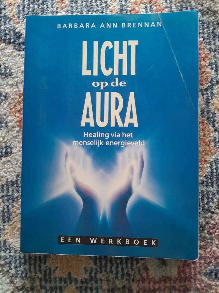 Licht op de Aura - Barbara Ann Brennan (Gebruikte staat), Boeken, Esoterie en Spiritualiteit, Ophalen of Verzenden, Gelezen, Spiritualiteit algemeen