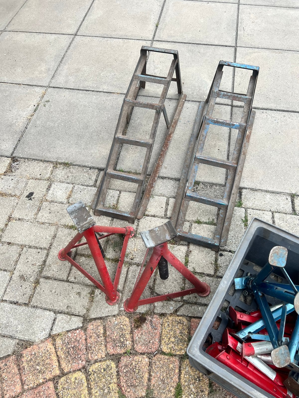 Set van 2 oprijplaten en 4 assteunen, Auto diversen, Krikken, Ophalen, Gebruikt, Manueel, Schaarkrik