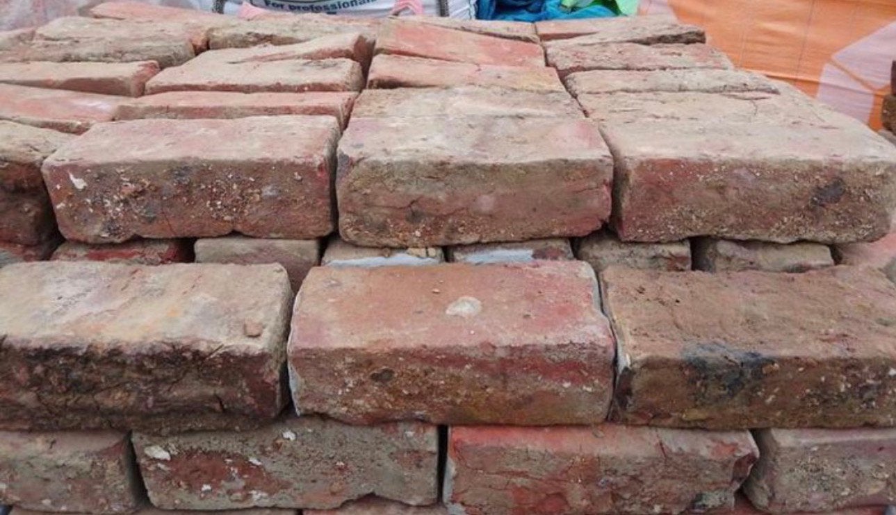 Oude Veldbrand stenen , Gebikte veldbrandstenen +-1400 stuks, Doe-het-zelf en Verbouw, Metselstenen, Ophalen, Gebruikt, Bakstenen