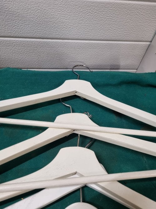 kleerhangers hout wit creme vijf stuks, Ophalen of Verzenden, 'T Olde Gre-j, Info@toldegrej.nl, Endepoelstraat 20f Didam