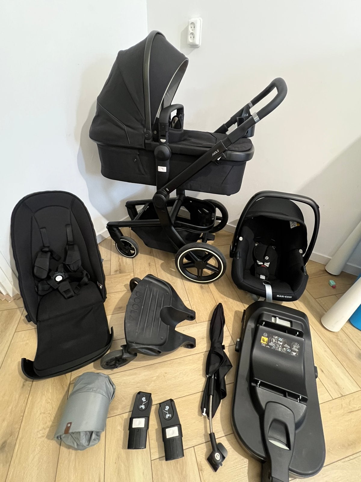 Joolz day plus kinderwagen zwart met maxi cosi + isofix, Met autostoeltje, Zo goed als nieuw, Ophalen, Kinderwagen