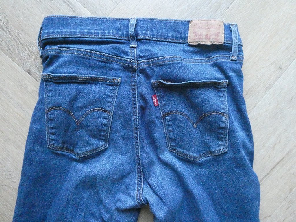 Mooie Levi Slimming Boot spijkerbroek maat 30-32, Blauw, Ophalen of Verzenden, Zo goed als nieuw, W30 - W32 (confectie 38/40)