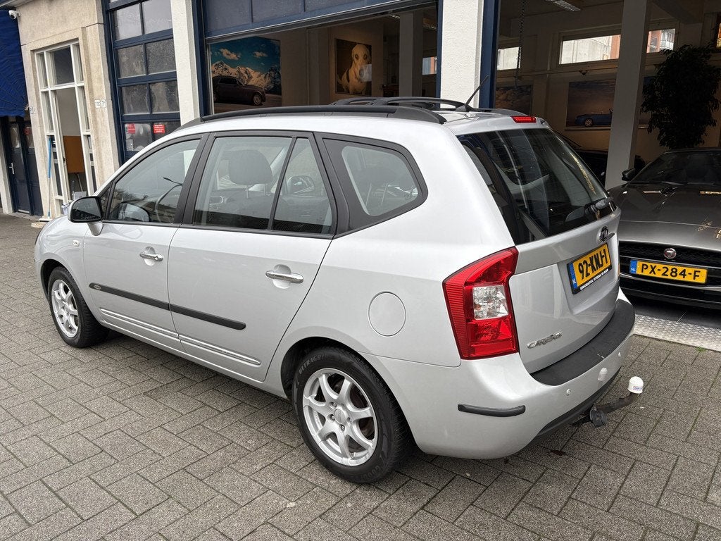 Kia Carens 2.0 CVVT X-ecutive CLIMA/AIRCO/NL AUTO (bj 2010), Auto's, Kia, Voorwielaandrijving, Gebruikt, 4 cilinders, 700 kg