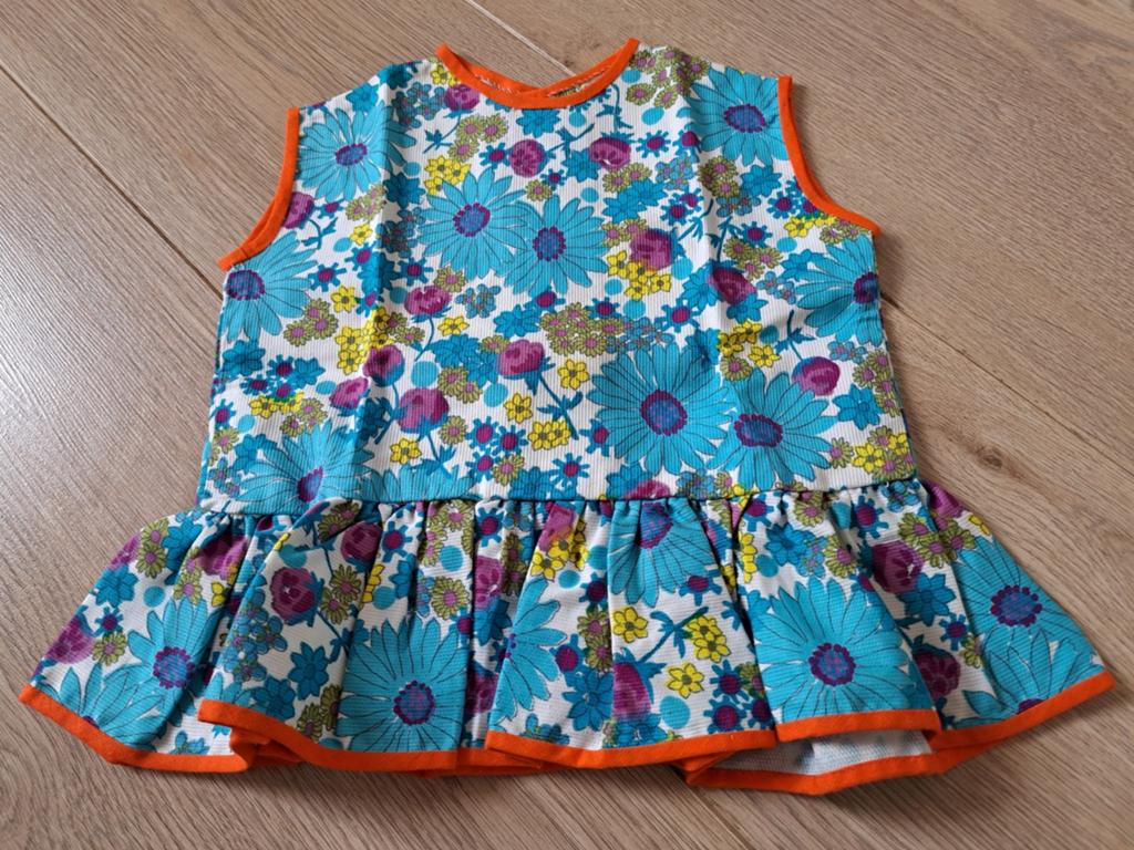 Prachtig Retro Poppenjurkje, Verzamelen, Retro, Ophalen of Verzenden, Huis en Inrichting