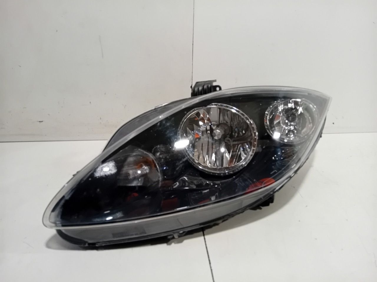 Koplamp links Seat Leon, Onderdelen@venauto.nl, Van der Ven Autorecycling B.V., Gebruikt, Ettenseweg 76, 4706 PB Roosendaal, The Netherlands