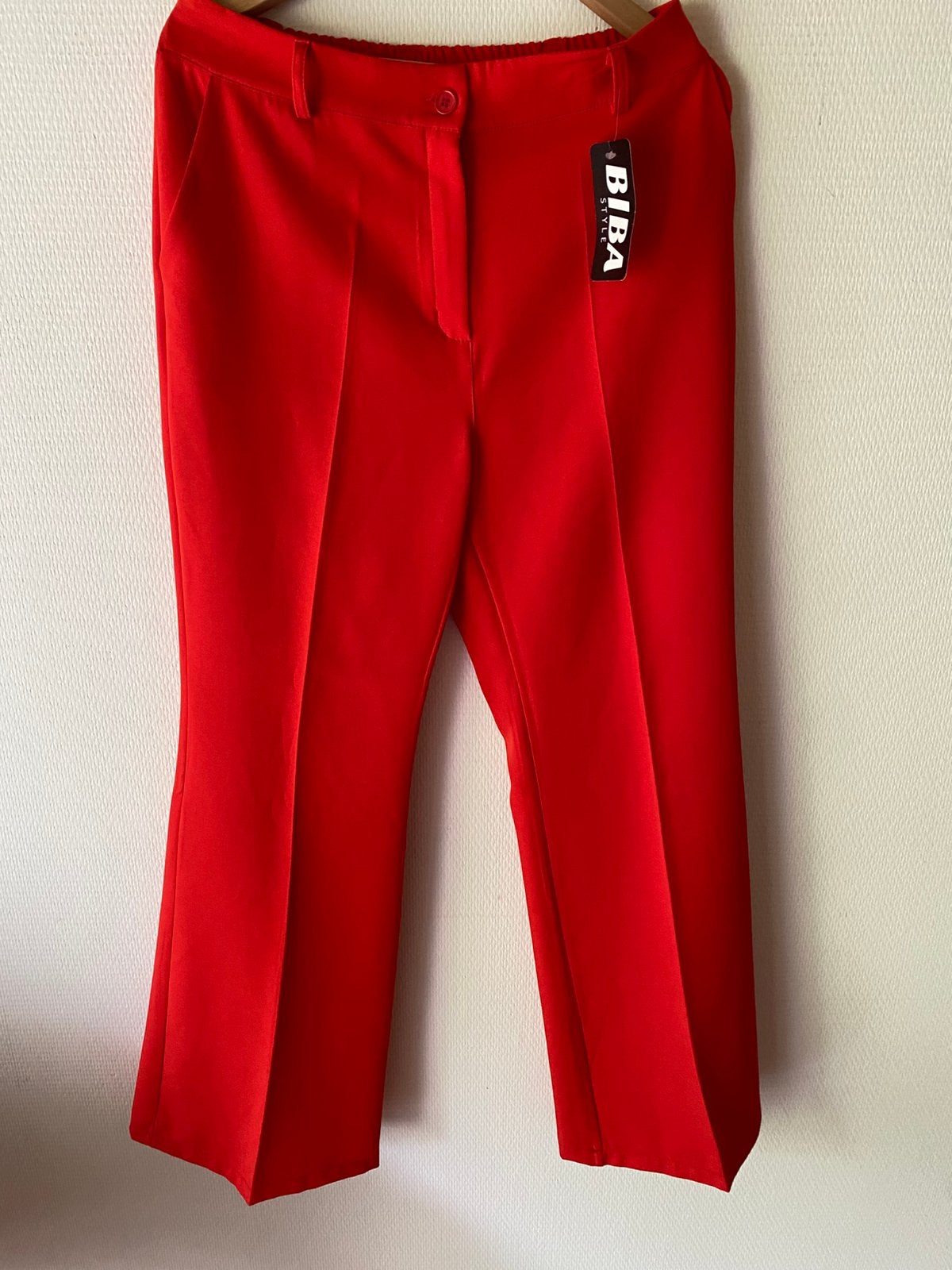 Nieuwe broek, rechte pijpen. biba style. Maat L/XL. Rood., Maat 42/44 (L), Nieuw, Ophalen of Verzenden, Lang
