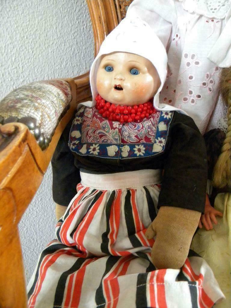 Oude pop, echt heel schattig, lengte 45 cm. Lijfje van stro, Verzamelen, Poppen, Gebruikt, Pop, Ophalen of Verzenden