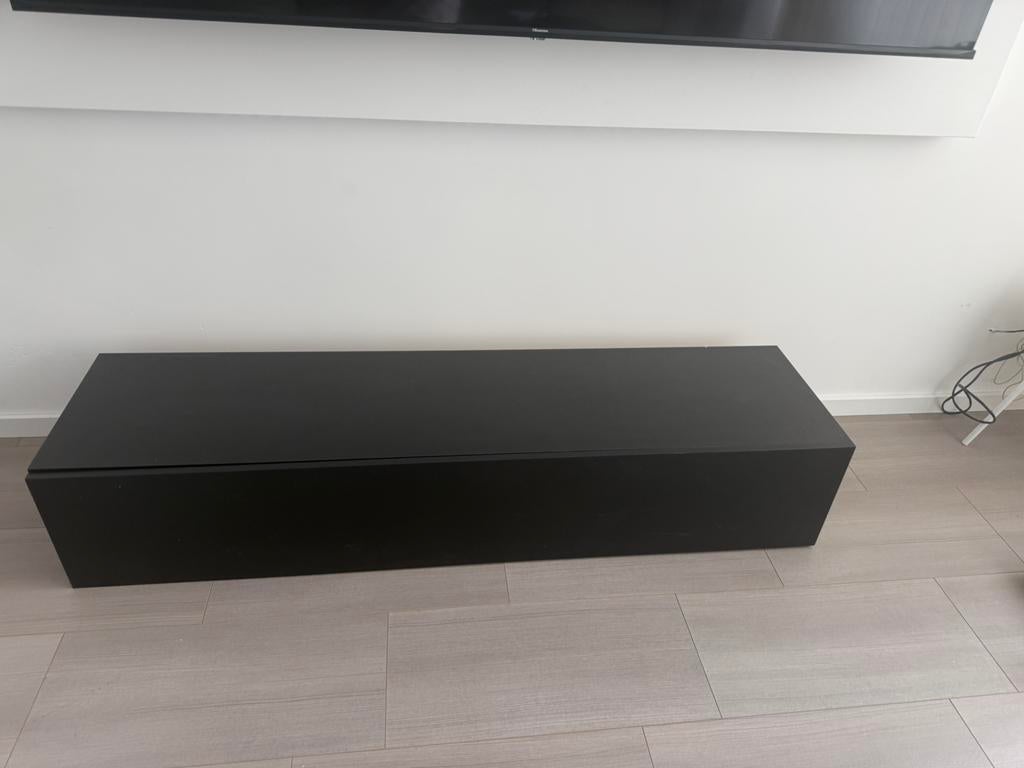 zwarte tv meubel te koop, Huis en Inrichting, Kasten | Dressoirs, Ophalen of Verzenden, Zo goed als nieuw, 25 tot 50 cm