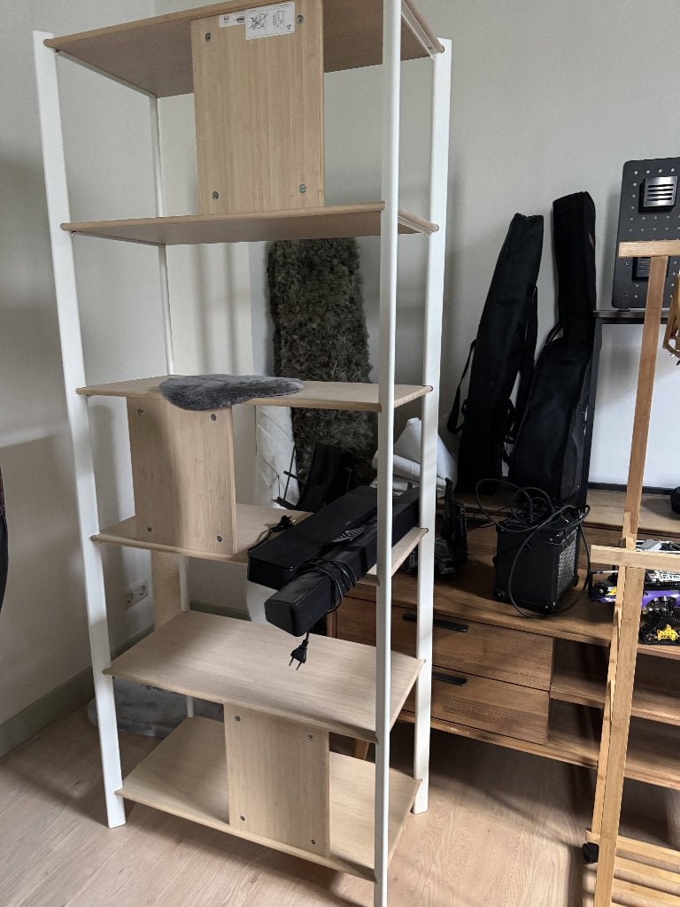 Houten en witte kast / plank – 2 meter hoog, Met plank(en), 200 cm of meer, Eikenhout, Zo goed als nieuw