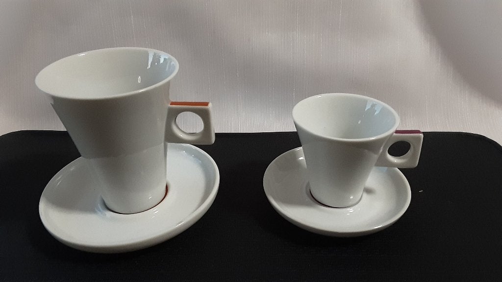 DOLCE GUSTO kopjes oker & paars kleur 2 stuks, Huis en Inrichting, Overige materialen, Overige merken, Ophalen of Verzenden, Zo goed als nieuw
